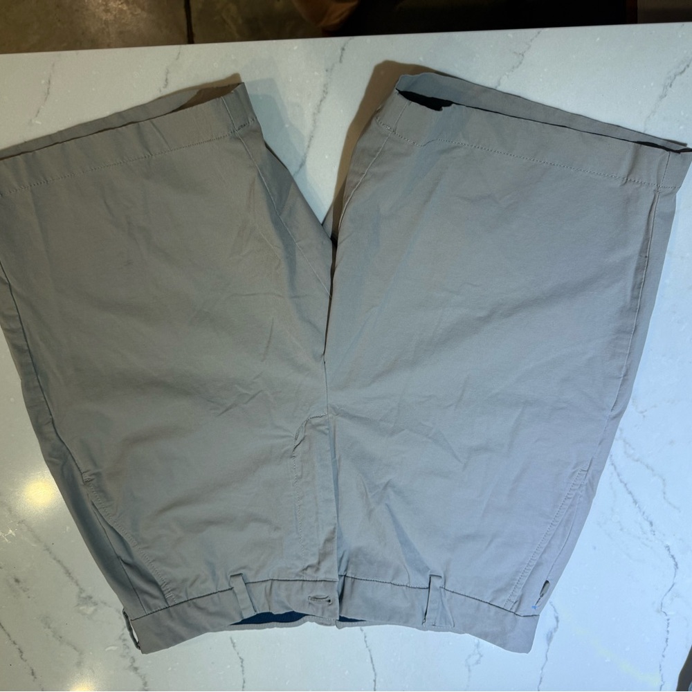 Vineyard Vines On-The-Go Shorts in Gray
